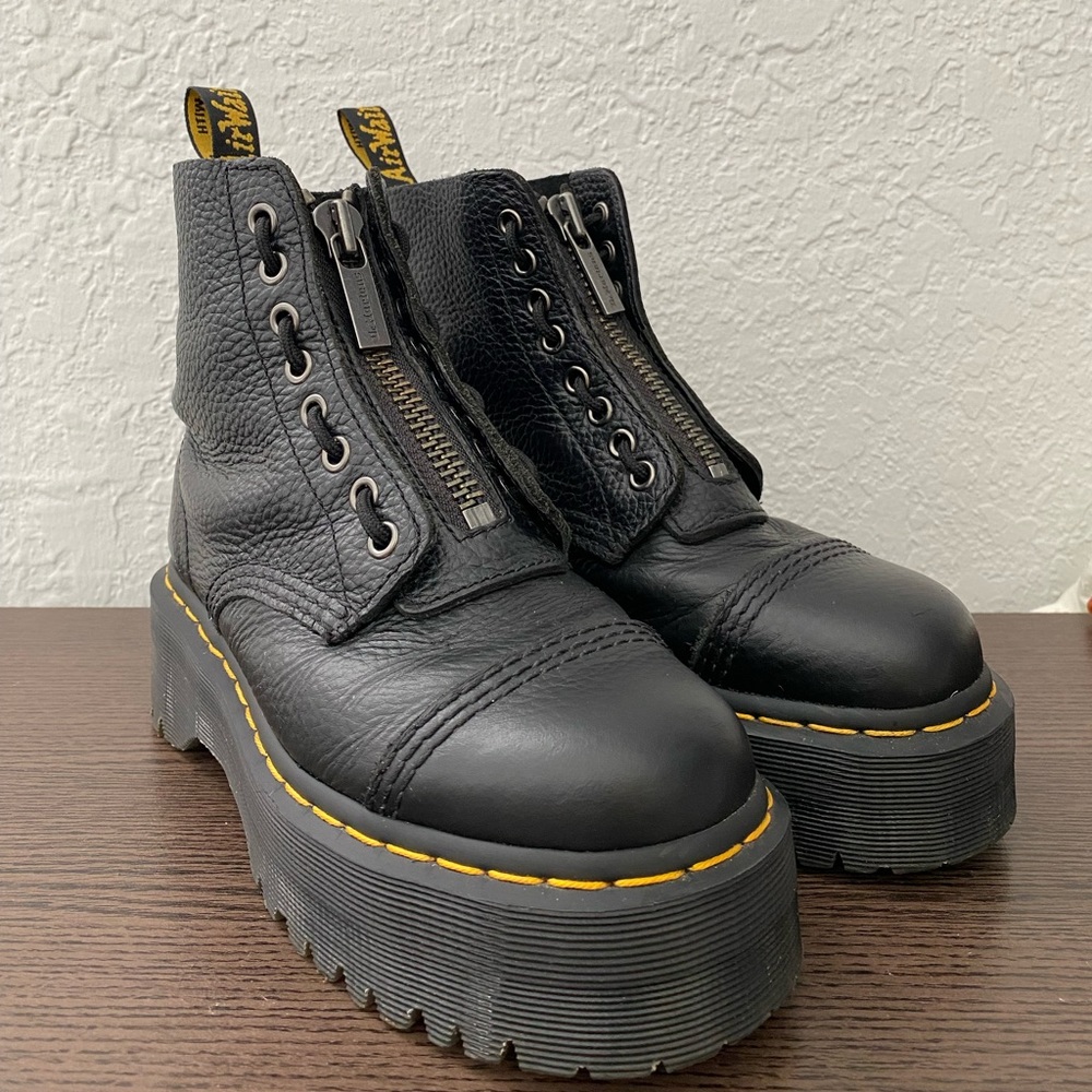 Dr. Martens boots 🖤